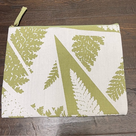 MANAOLA Kahone Set Palapalai Celadon Green Tote Bag & Pouch - Picture 5 of 7